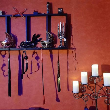 Love Room Le Rouge Et Noir Barr Ngoại thất bức ảnh