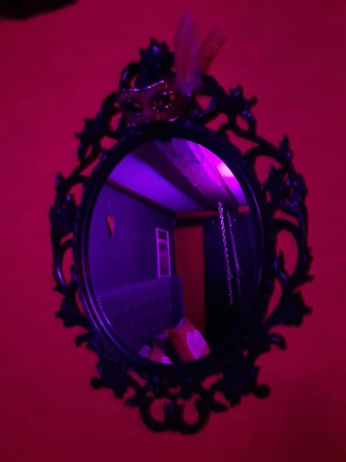 Love Room Le Rouge Et Noir Barr Ngoại thất bức ảnh