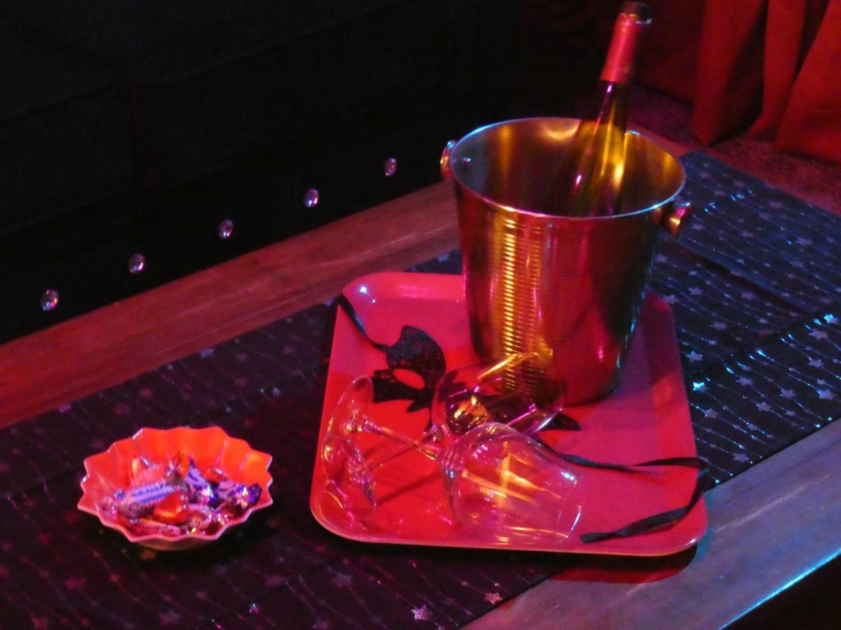 Love Room Le Rouge Et Noir Barr Ngoại thất bức ảnh