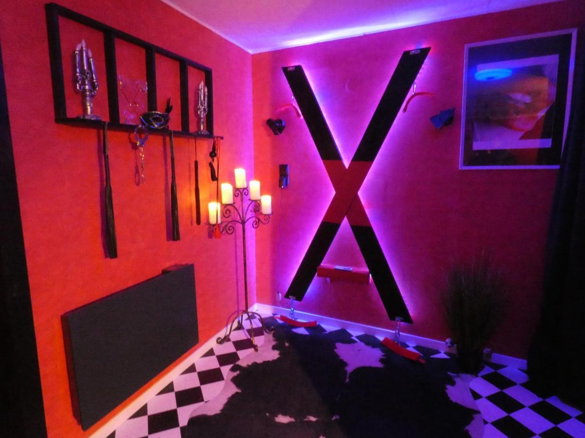 Love Room Le Rouge Et Noir Barr Ngoại thất bức ảnh