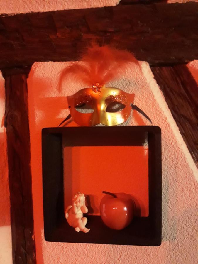 Love Room Le Rouge Et Noir Barr Ngoại thất bức ảnh