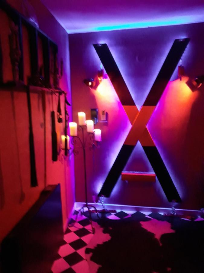 Love Room Le Rouge Et Noir Barr Ngoại thất bức ảnh