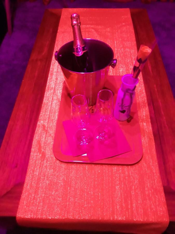Love Room Le Rouge Et Noir Barr Ngoại thất bức ảnh