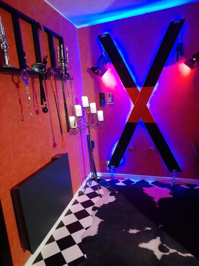 Love Room Le Rouge Et Noir Barr Ngoại thất bức ảnh