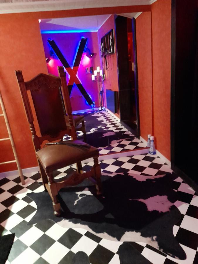 Love Room Le Rouge Et Noir Barr Ngoại thất bức ảnh