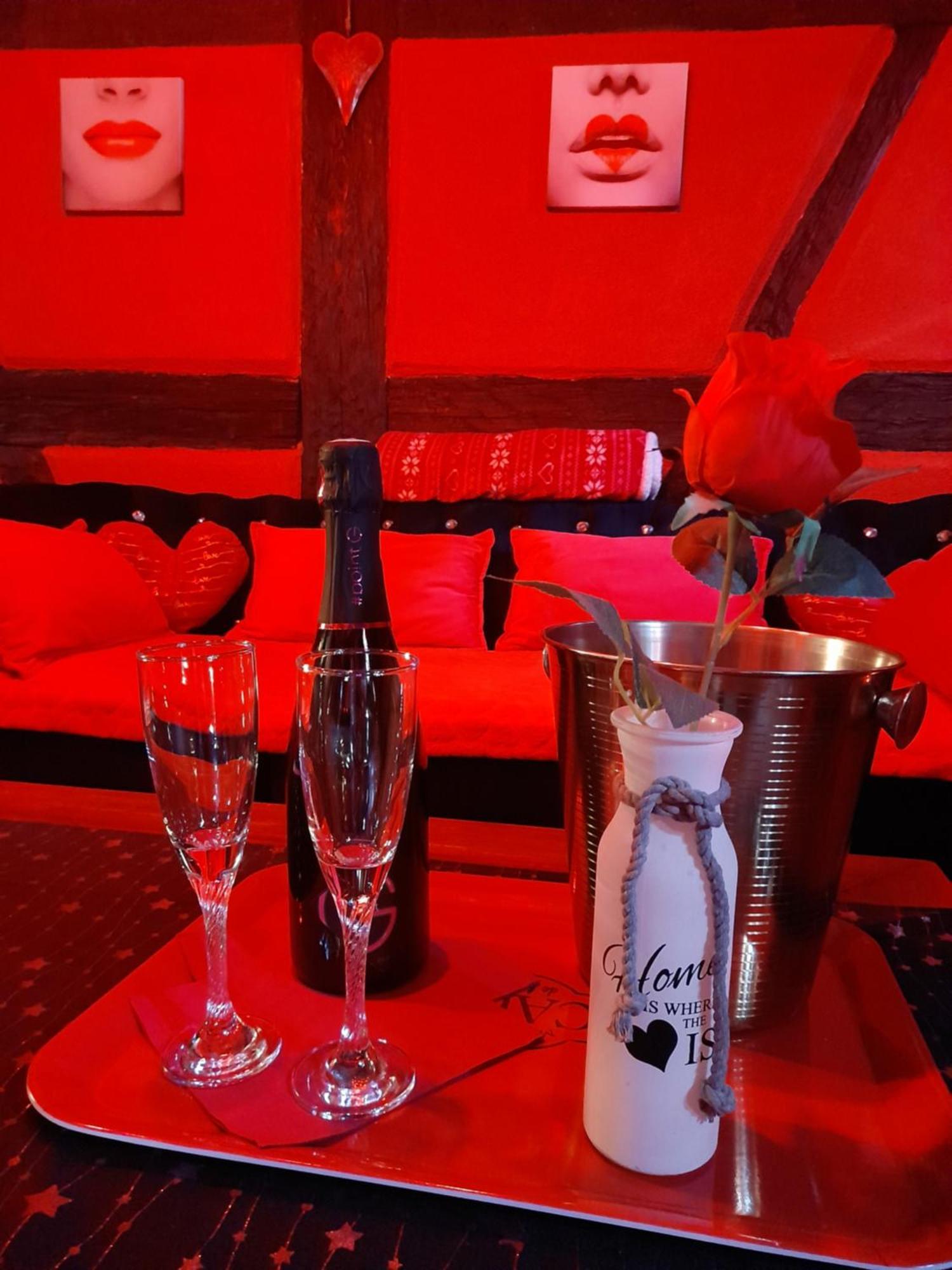 Love Room Le Rouge Et Noir Barr Ngoại thất bức ảnh